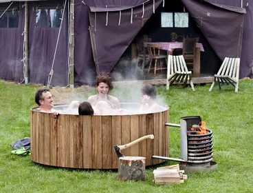 Garden ideas: a wooden hot tub!